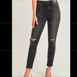 Risen brand distressed skinny jeans new w/ tags.